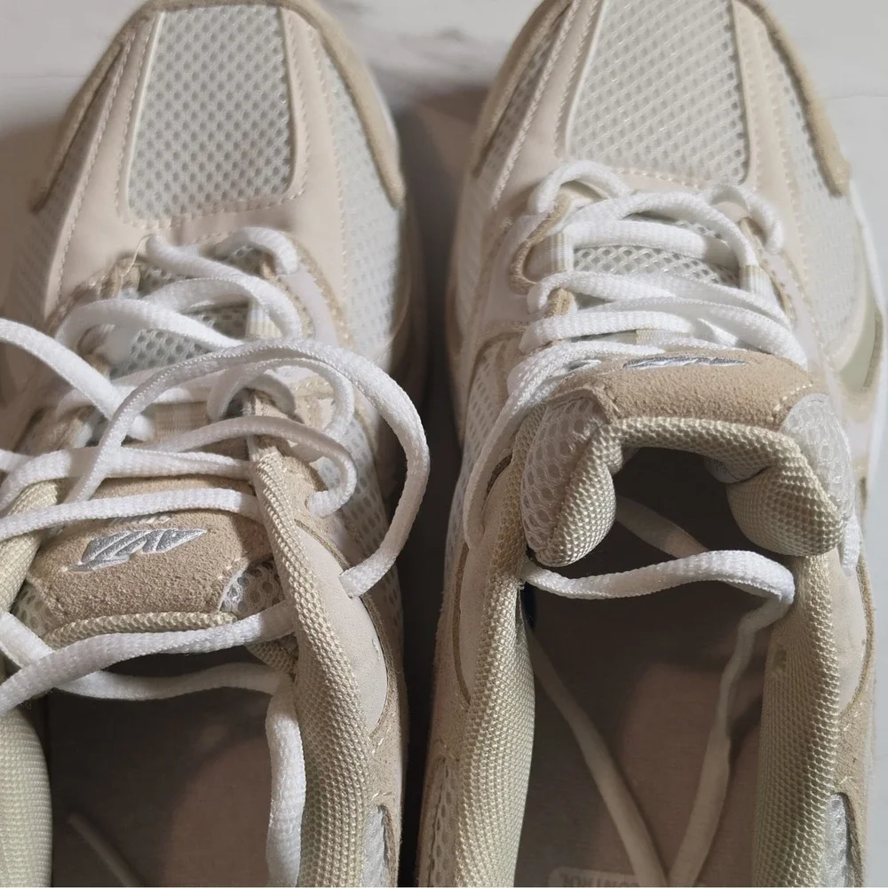 Avia Beige/White Leather Low‎ Top Lace Up Women's Athletic Sneakers Odor Ctrl